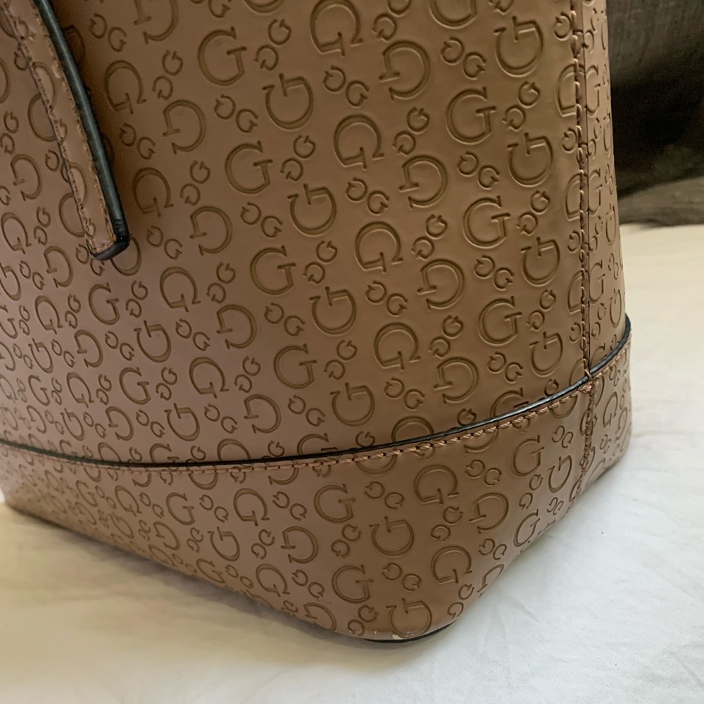 Guess - Picture 5 of 9